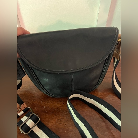 Vintage COACH Black Leather Crossbody Bag - Picture 4 of 14